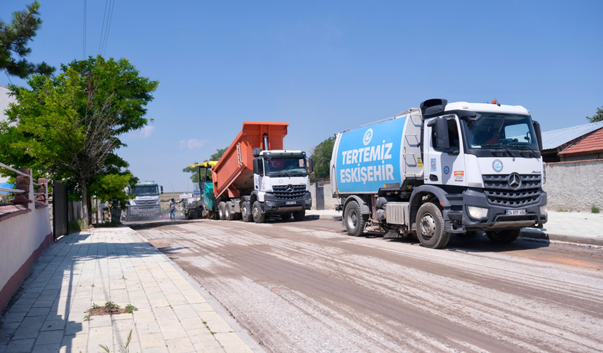 Büyükşehir Belediyesi Mahmudiye ve Çifteler'deki yol çalışmalarını tamamladı