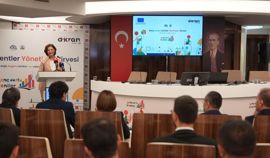 Ankara'dan ödülle dönen Ayşe Ünlüce bu gururun Eskişehir'e ait olduğunu söyledi