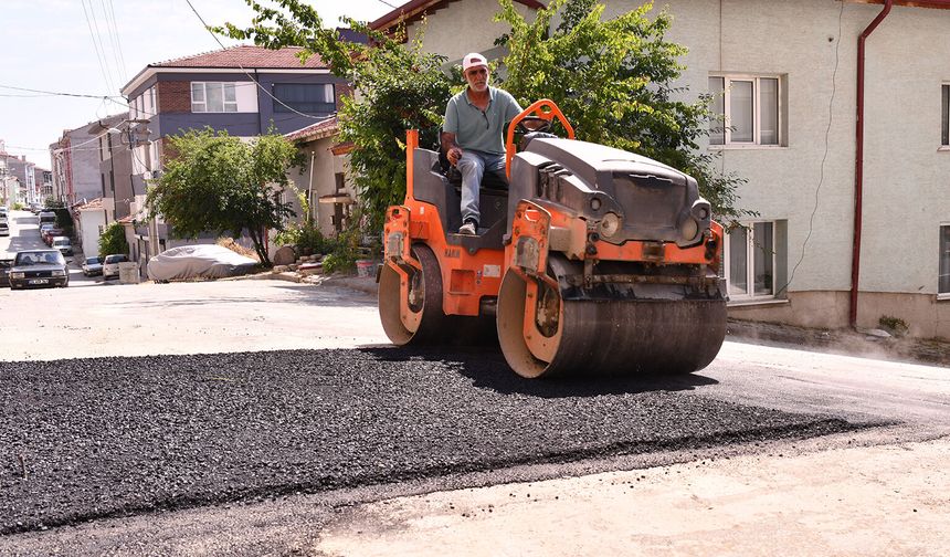 Tepebaşı’nda Birçok Mahallede Eş Zamanlı Asfalt ve Kaldırım Mesaisi Sürüyor