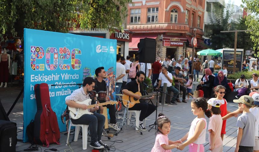 Eskişehir Sokakları Ayın 26’sında Müzikle Şenlendi