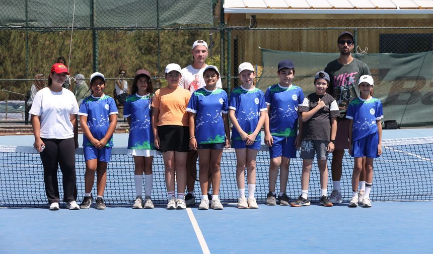 Odunpazarı’nda Çocuklar Yaz Tatilini Tenis Öğrenerek Geçiriyor