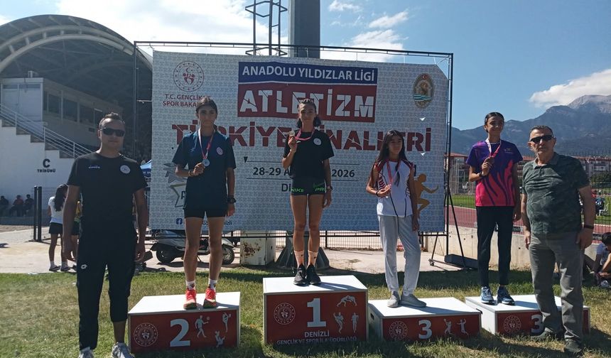 Eskişehirli Atlet Berra Kaya 800 Metrede Türkiye Şampiyonu Oldu