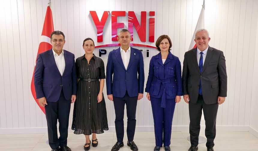 Ayşe Ünlüce, Yeni Parti Genel Başkanı Özgür Özel'i ziyaret etti