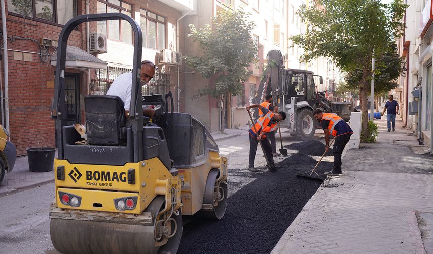 Tepebaşı Belediyesi İlçe Genelinde Yol ve Kaldırım Yenileme Çalışmalarına Devam Ediyor