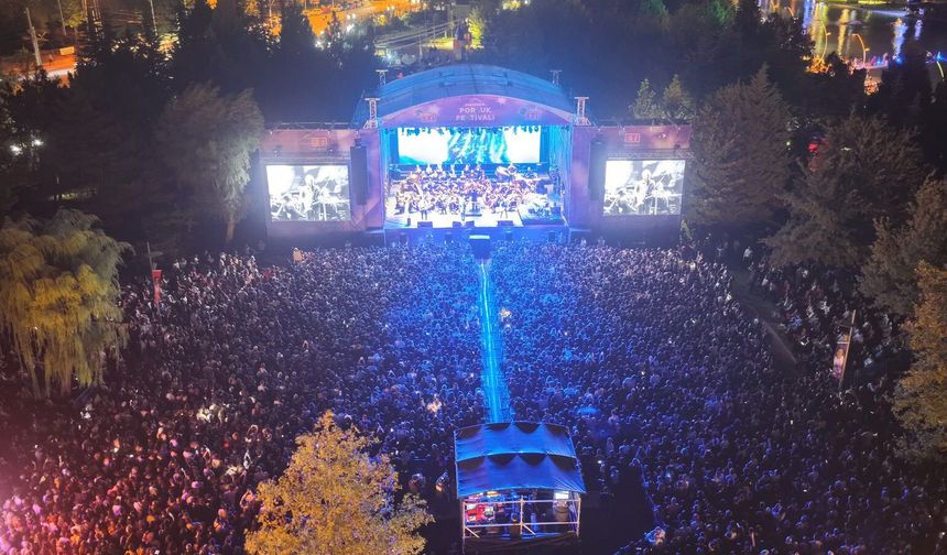 Uluslararası Eskişehir Porsuk Festivali Mor ve Ötesi Konseriyle Sona Erdi