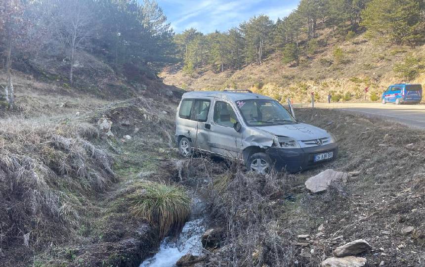 Eskisehir Afyonkarahisar Yolunda Trafik Kazasi (1)