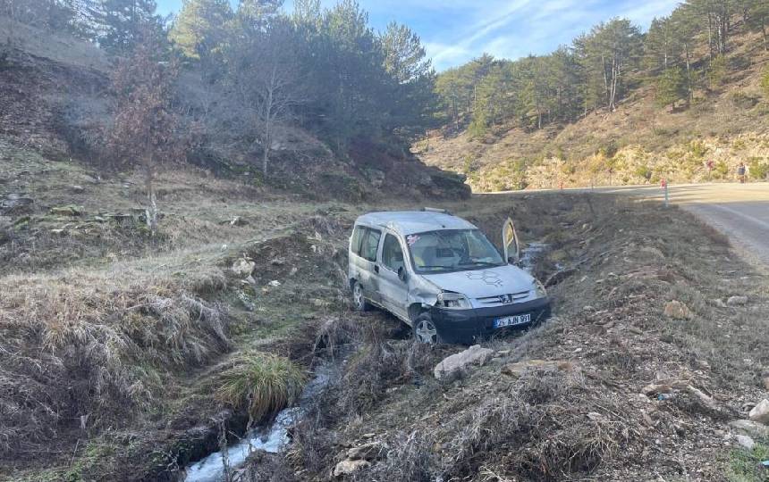 Eskisehir Afyonkarahisar Yolunda Trafik Kazasi (2)