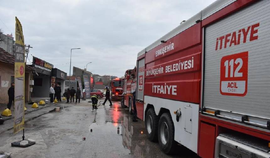 Eskisehir Eskibaglar Mahallesinde Mustakil Evde Cikan Yangin Korku Yaratti (2)