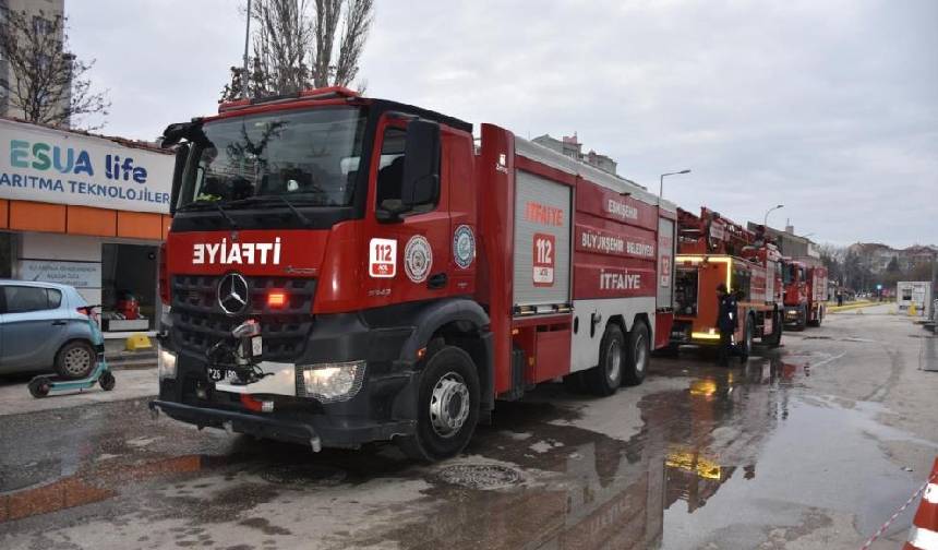 Eskisehir Eskibaglar Mahallesinde Mustakil Evde Cikan Yangin Korku Yaratti (3)