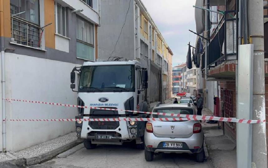 Eskisehir Odunpazarindaki Cop Evden Tam 6 Ton Cop Cikti (1)