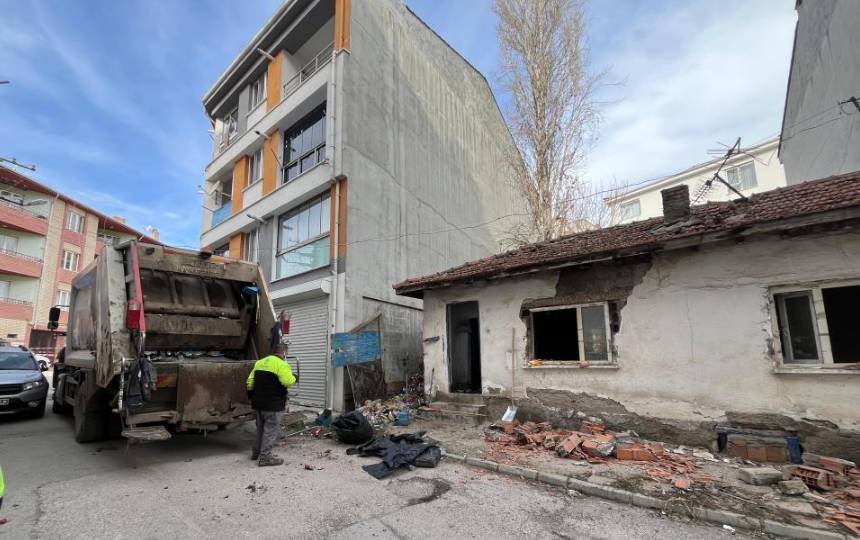 Eskisehir Odunpazarindaki Cop Evden Tam 6 Ton Cop Cikti (4)