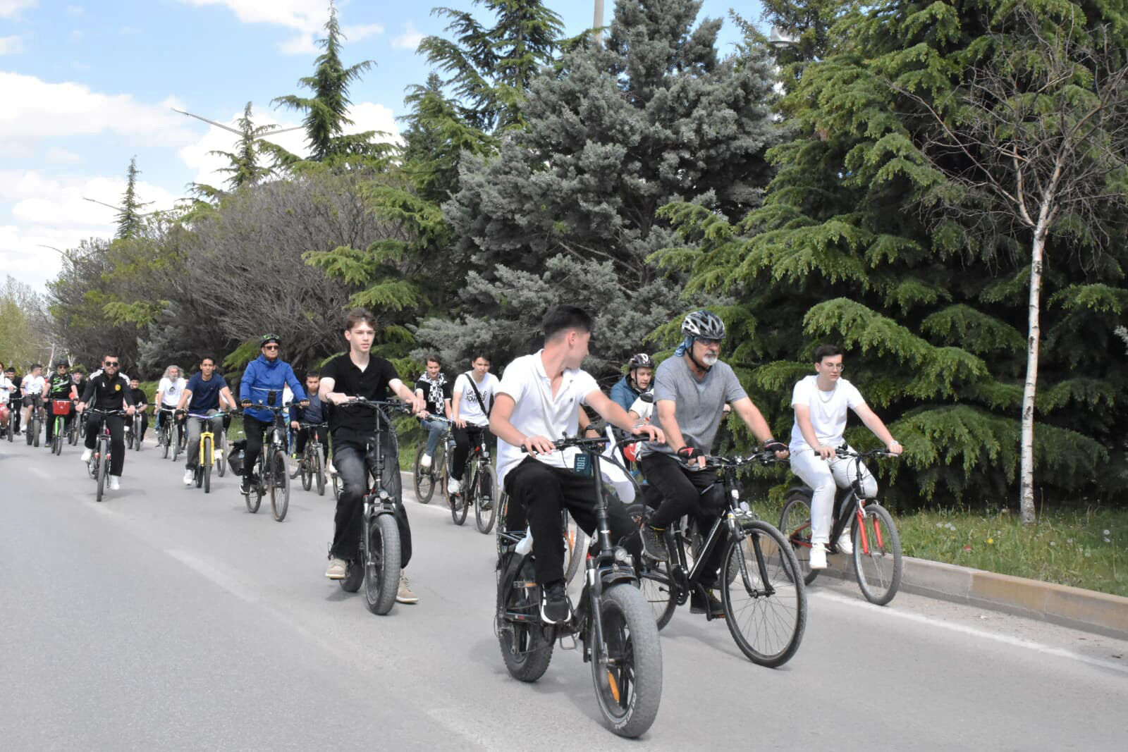 EOSB Teknik Koleji Öğrencileri 19 Mayıs Coşkusunu Pedallayarak Yaşadı