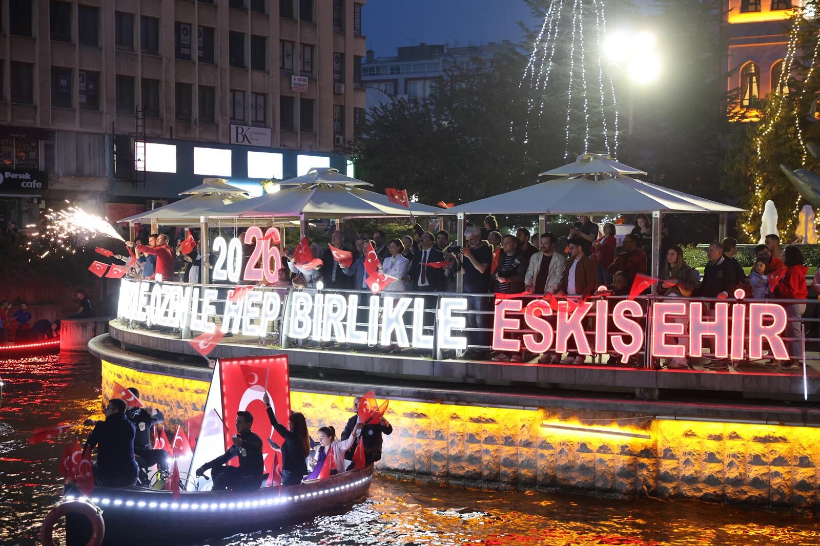 19 Mayıs coşkusu Porsuk’ta fener alayıyla taçlandı