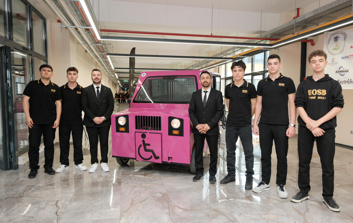 Eskişehirli öğrencilerden engelleri kaldıran yerli ve elektrikli araç