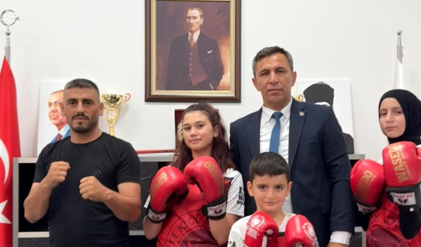 Beylikova'nın Gururu Şampiyon Sporculardan İlçe Müdürü Gülmez’e Ziyaret