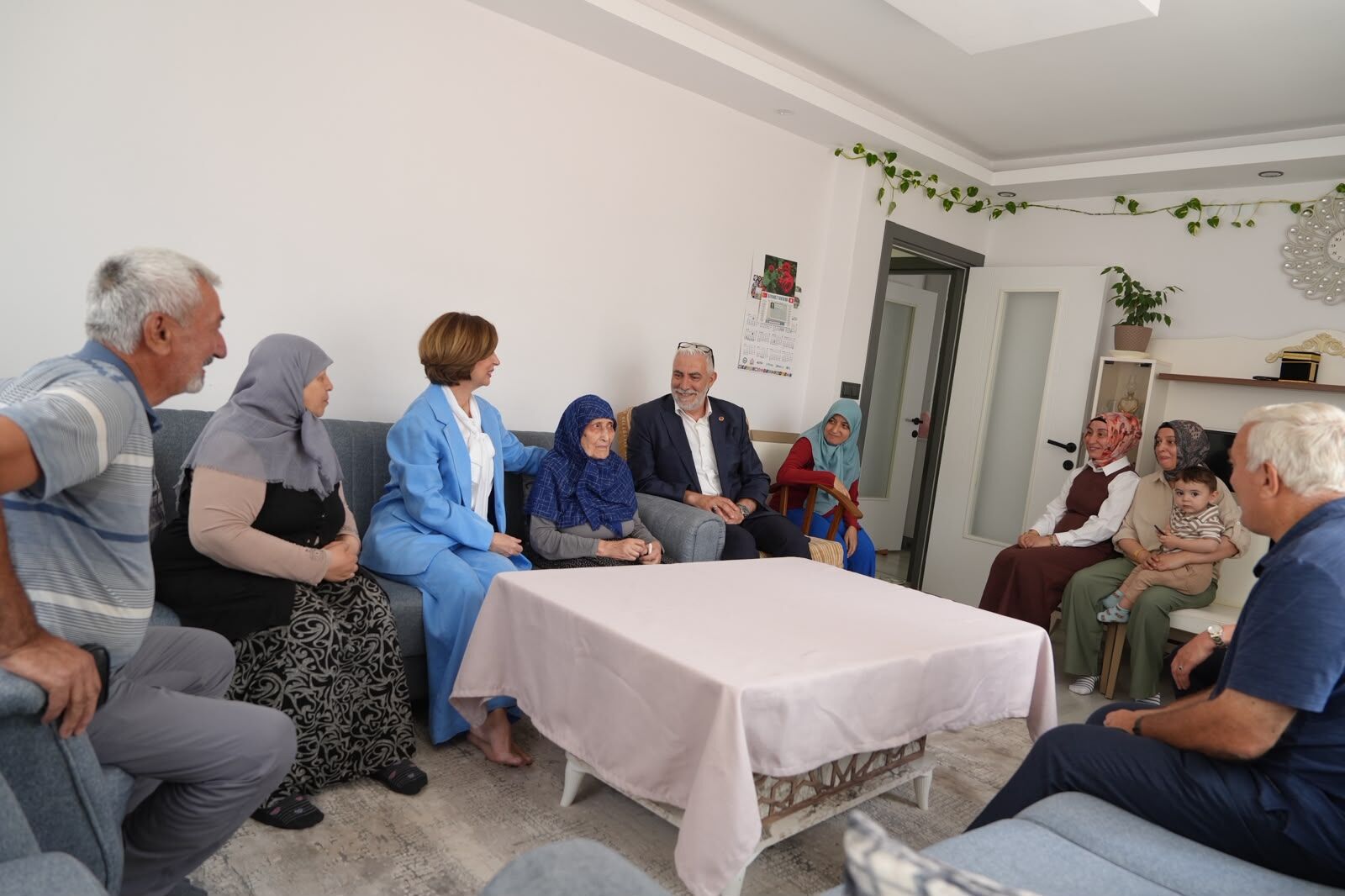 Başkan Ünlüce Şirintepe Mahallesi’nin en kıdemli sakinini ziyaret etti