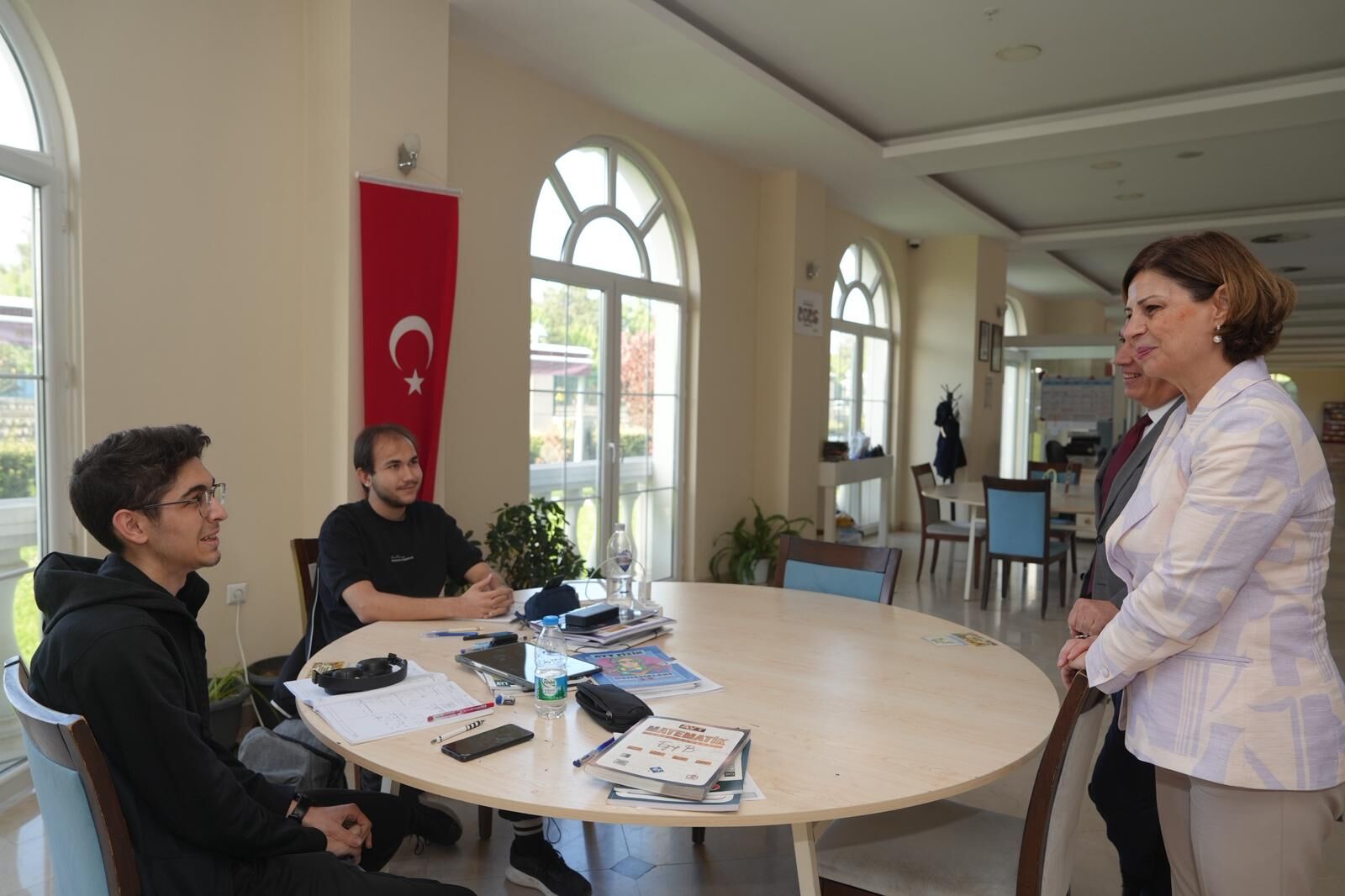 Sosyal Kütüphane sunduğu ücretsiz imkânlarla gençlerin akınına uğruyor