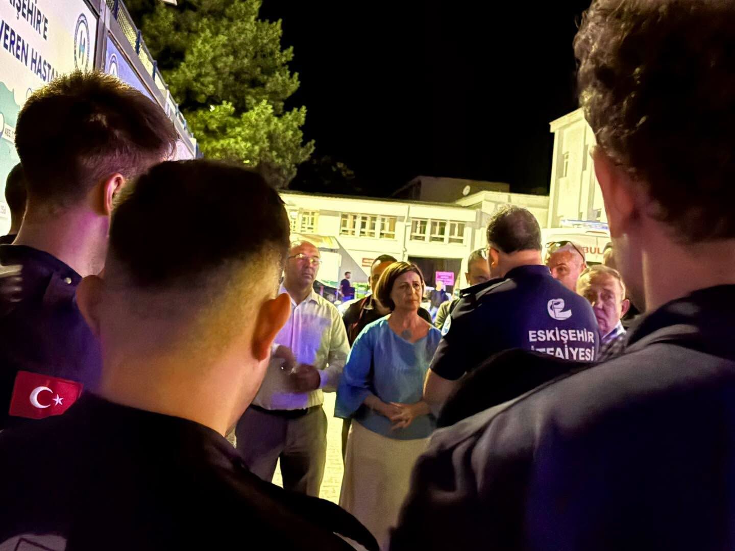 Başkan Ayşe Ünlüce'den yaralı itfaiye personeline hastanede geçmiş olsun ziyareti