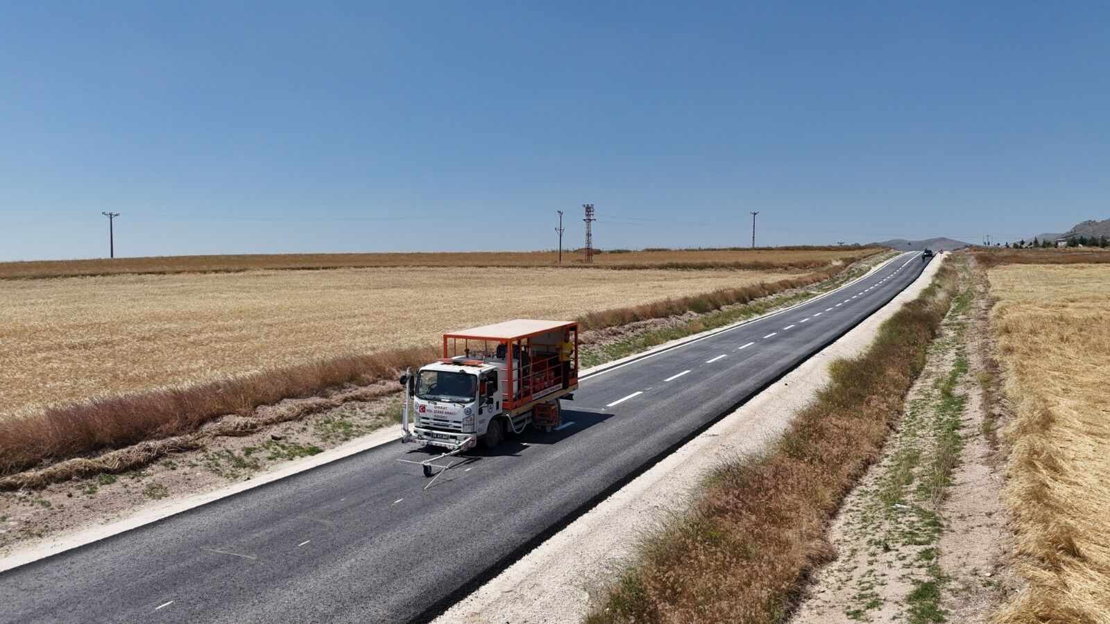 Sivrihisar-Çeltik yolunda trafik işaretleme çalışmaları başladı