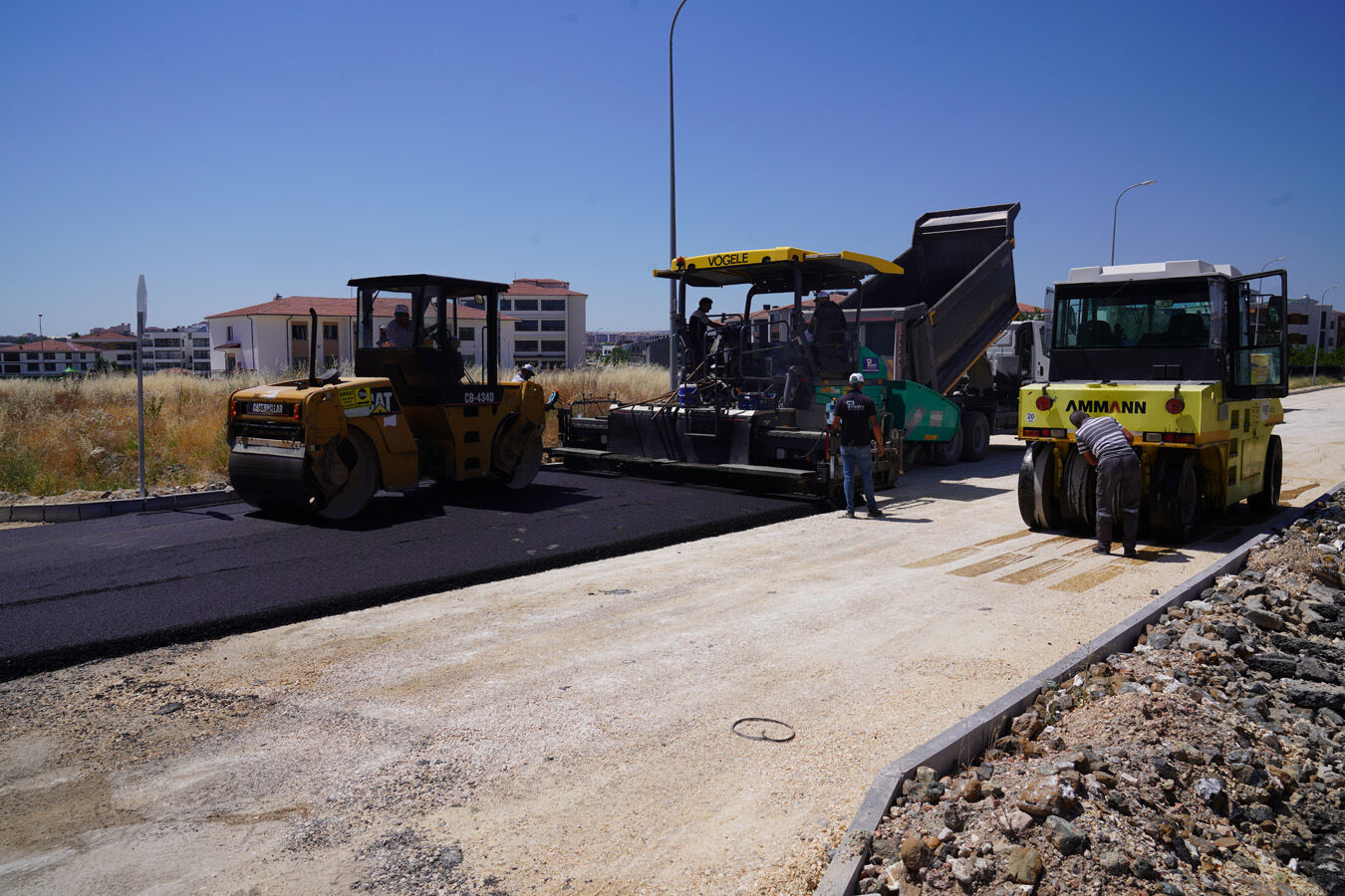Tepebaşı Belediyesi ilçenin dört bir yanında üstyapı çalışmalarını hızlandırdı