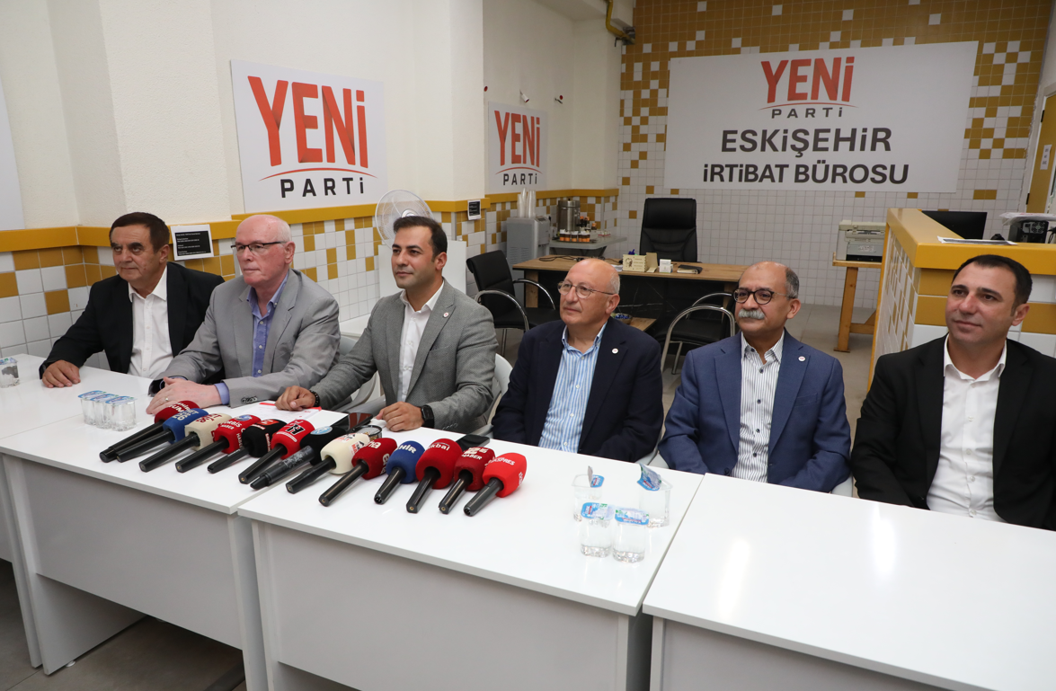 Belediye Başkanları resmen Yeni Parti'ye katıldı