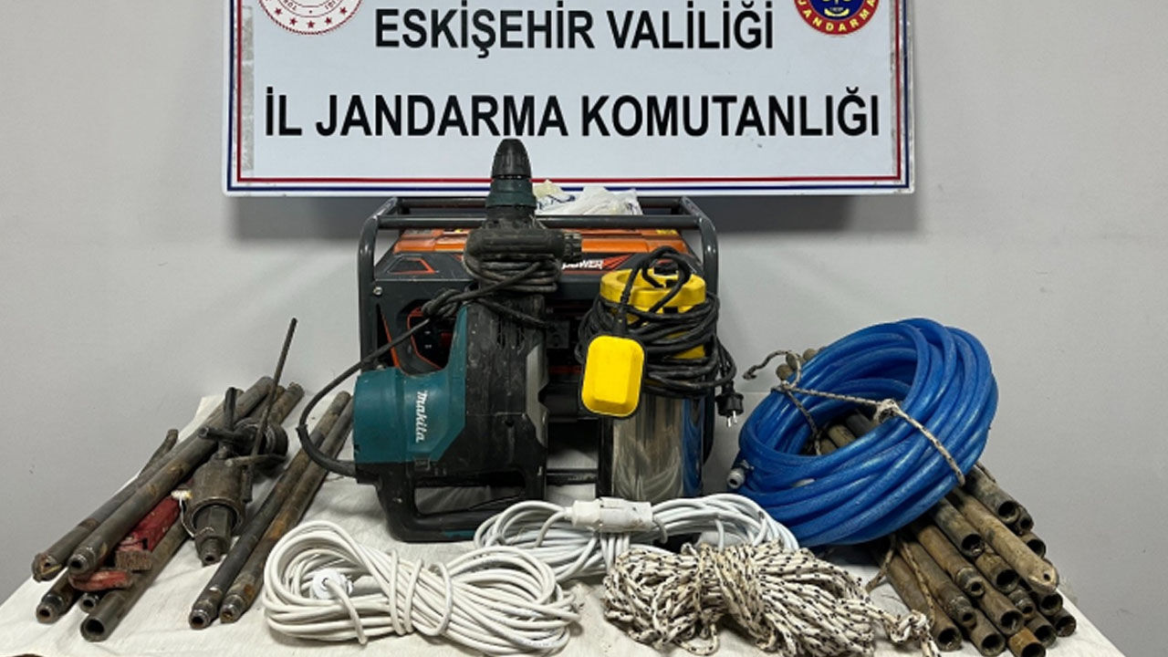 Eskişehir’de define arayan 5 kişi kaçak kazı yaparken yakalandı