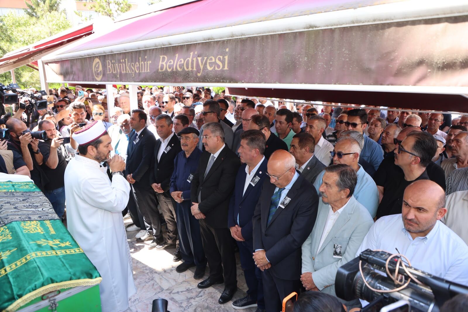 Yılmaz Büyükerşen'in Kız Kardeşi Güzin Büyükerşen Son Yolculuğuna Uğurlandı