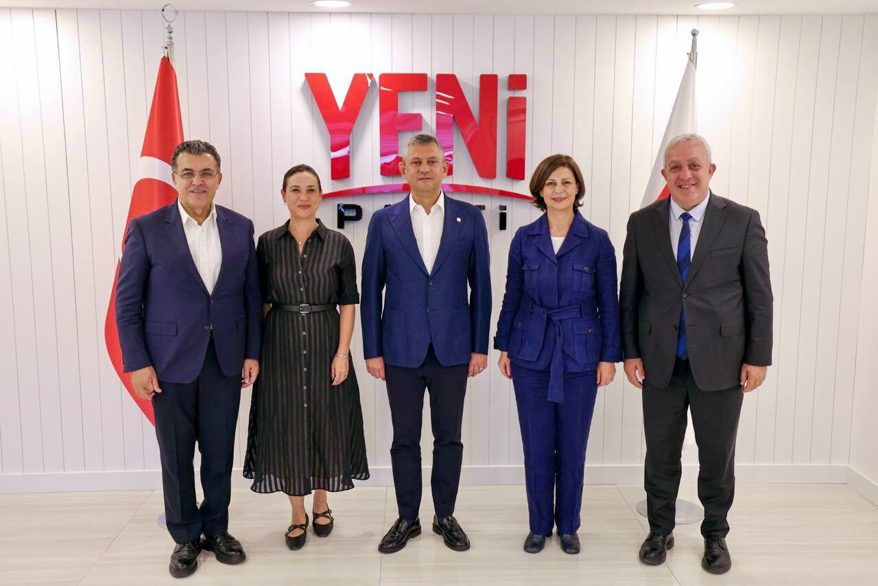 Ayşe Ünlüce, Yeni Parti Genel Başkanı Özgür Özel'i ziyaret etti